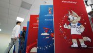 Members of the media get their accreditations for the 2018 FIFA World Cup football tournament in Moscow on May 31, 2018. / AFP / Kirill KUDRYAVTSEV