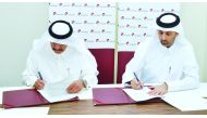 Director General’s Assistant for Governmental and International Relations at Qatar Chamber, Ali bu Sherbak Al Mansouri and Chairman of Hawkama Center, Mansour Ahmed Al Saadi, signing the MoU.
