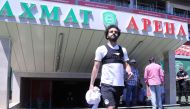 Egypt's forward Mohamed Salah arrives to take part in a training at the Akhmat Arena stadium in Grozny on June 13, 2018, ahead of the Russia 2018 World Cup football tournament. / AFP / KARIM JAAFAR
