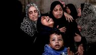Palestinian relatives of Ahmad Murjan, the young Hamas fighter killed by Israeli fire, mourn over his death during the funeral in Jabalia, in the northern Gaza Strip, on August 7, 2018.  AFP / Mahmud Hams
 