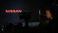 Journalists wait outside the Nissan headquarters building in Yokohama on November 22, 2018.  AFP / Martin BUREAU