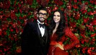 Indian Bollywood actors Ranveer Singh (L) and Deepika Padukone pose for a photograph during their wedding reception party in Mumbai late on December 1, 2018. / AFP / 