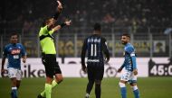 Italian referee Paolo Mazzoleni (2ndL) gives a red card to Napoli's Italian forward Lorenzo Insigne (R) in the last minute of the Italian Serie A football match Inter Milan vs Napoli on December 26, 2018 at the San Siro stadium in Milan. / AFP / Marco BER