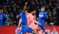 Barcelona's Argentinian forward Lionel Messi (C) vies with Getafe's Uruguayan defender Leandro Cabrera (L) during the Spanish League football match between Getafe CF and FC Barcelona at the Col. Alfonso Perez stadium in Getafe on January 6, 2019. / AFP / 
