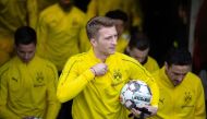 Dortmund's German forward Marco Reus carries the ball as he and his teammates come out to warm up prior the German First division Bundesliga football match between Eintracht Frankfurt v BVB Borussia Dortmund, in Frankfurt on February 2, 2019. AFP / / Sila