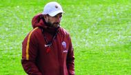 AS Roma Italian coach Eusebio Di Francesco supervises a training session on February 11, 2019 at AS Roma's training ground in Trigoria, south of Rome, on the eve of the UEFA Champions League round of 16 first leg football match AS Roma vs FC Porto. AFP / 