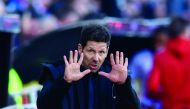 Atletico Madrid's Argentinian coach Diego Simeone gestures during the Spanish League football match between Rayo Vallecano and Atletico de Madrid at the Vallecas stadium in Madrid on February 16, 2019. AFP / Oscar Del Pozo
