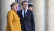 French President Emmanuel Macron (R) poses next to German Chancellor Angela Merkel as she arrives for a meeting at the Elysee Palace on Febuary 27, 2019, in Paris. / AFP / Ludovic MARIN