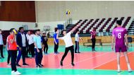 Team Qatar’s volleyball team interacting with students of the American Academy School at Al Arabi Sports Club Stadium in Doha.