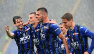 Atalanta's defender from Albania Berat Djimsiti (C) celebrates with his teammates after scoring against Lazio during the Italian Serie A football match Lazio vs Atalanta on May 5, 2019 at the Olympic stadium in Rome. / AFP / Vincenzo Pinto
