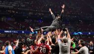 Liverpool's players throw German manager Jurgen Klopp (C) in the air after winning the UEFA Champions League final football match between Liverpool and Tottenham Hotspur at the Wanda Metropolitano Stadium in Madrid on June 1, 2019. / AFP / JAVIER SORIANO