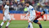 Argentina's Lionel Messi (C) is marked by Chile's Paulo Diaz during their Copa America football tournament third-place match at the Corinthians Arena in Sao Paulo, Brazil, on July 6, 2019. / AFP / Douglas Magno 