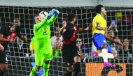 Luis Abram from Peru (C) heads the ball to score against Brazil during the International Friendly football match between Brazil and Peru at the Los Angeles Memorial Coliseum, in Los Angeles, California on September 10, 2019.  AFP / Mark RALSTON
