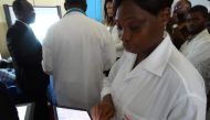 An Ivorian doctor uses a tablet computer in Bouake hospital's trailblazer telemedicine departement for heart diseases, in Bouake on June 20, 2019.  AFP / David Esnault