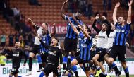 Inter Milan's Belgian forward Romelu Lukaku (Top C), Inter Milan's Argentinian forward Lautaro Martinez (4thL), Inter Milan's Italian forward Antonio Candreva (FrontR), Inter Milan's Dutch defender Stefan de Vrij (R) and teammates acknowledge the public a