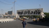 A member of the Iraqi security forces walks at Tahrir Square in central Baghdad on October 5, 2019 after a curfew was lifted following a day of violent protests.  AFP / AHMAD AL-RUBAYE