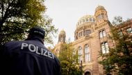 A policeman stands guard in front of the Neue Synagoge (New Synagogue) in Berlin, Germany, as increased security measures are taken following a shooting in Dresden, eastern Germany, on October 9, 2019. - Germany OUT / AFP / dpa / Christoph Soeder 