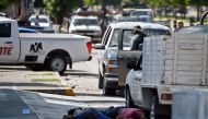 Corpses lie on the street after heavily armed gunmen waged an all-out battle against Mexican security forces in Culiacan, Sinaloa state, Mexico, on October 18, 2019.  AFP / Alfredo Estrella