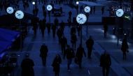 Workers walk to work during the morning rush hour in the financial district of Canary Wharf in London, Britain, January 26, 2017. Reuters / Eddie Keogh