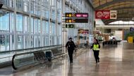Spanish policemen walk at Alicante-Elche airport on January 15, 2020, in Alicante after a fire erupted in the terminal. / AFP / Daniel LEAL-OLIVAS
