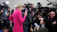 Democratic 2020 US presidential candidate and US Senator Elizabeth Warren (D-MA) talks to reporters after learning that she received the endorsement of the Des Moines Register newspaper in Muscatine, Iowa, US, January 25, 2020. Reuters/Brian Snyder
 