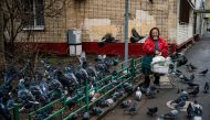 A woman feeds pigeons in Moscow on March 4, 2020. AFP / Dimitar Dilkoff