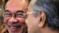 File photo of Malaysian politician Anwar Ibrahim looking at then Prime Minister Mahathir Mohamad during a news conference in Putrajaya, Malaysia, November 23, 2019. Reuters/Lim Huey Teng
 