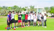 Xavi Hernández with students from the American School of Doha.