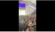This handout UGC image obtained March 15, 2020, courtesy of Joe Rosengarten shows a crowded O'Hare International airport in Chicago, Illinois on March 14, 2020. AFP / Joe Rosengarten