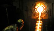 A worker pours Gold at the AngloGold Ashanti mine at Obuasi, Ghana, October 23, 2003. Reuters file/Luc Gnago