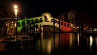 Rialto bridge lights up with the colours of the Italian flag in solidarity with the citizens as the spread of the coronavirus disease (COVID-19) continues in Venice, Italy April 16, 2020 REUTERS/Manuel Silvestri