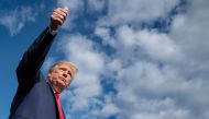 TOPSHOT - US President Donald Trump gives a thumbs up as he departs the White House, on May 1, 2020, in Washington, DC. Trump traveled to Camp David in Maryland Friday evening for weekend meetings amid the coronavirus pandemic. / AFP / JIM WATSON
