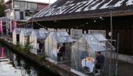 A restaurant tests servers providing drinks and food to models pretending to be clients in a safe 