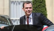 French Health and Solidarity Minister Olivier Veran leaves the Elysee presidential palace after attending the weekly cabinet meeting on June 10, 2020 in Paris. / AFP / POOL / Ludovic MARIN
