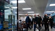 US President Donald Trump wears a mask as he visits Walter Reed National Military Medical Center in Bethesda, Maryland' on July 11, 2020. / AFP / ALEX EDELMAN
