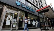 A pedestrian wearing a face mask or covering due to the COVID-19 pandemic, walks past a branch of a Barclays bank in central London on July 29, 2020./ AFP / Tolga AKMEN

