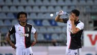 Juventus' Cristiano Ronaldo with Juan Cuadrado during the drinks break, as play resumes behind closed doors following the outbreak of the coronavirus disease (COVID-19) REUTERS/Alberto Lingria