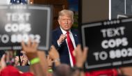 US President Donald Trump pumps his fist as he delivers remarks to the City of New York Police Benevolent Association at the Trump National Golf Club in Bedminster, NJ, on August 14, 2020. / AFP / JIM WATSON