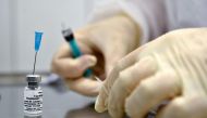 A nurse prepares to inoculate volunteer Ilya Dubrovin, 36, with Russia's new coronavirus vaccine in a post-registration trials at a clinic in Moscow on September 10, 2020.. / AFP / Natalia KOLESNIKOVA
