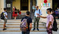 Pupils wearing a face mask arrive on September 14, 2020 for the start of the school year at the Luigi Einaudi technical high school in Rome, during the the COVID-19 infection, caused by the novel coronavirus.  AFP / Vincenzo PINTO