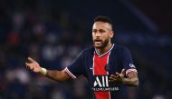 TOPSHOT - Paris Saint-Germain's Brazilian forward Neymar reacts during the French L1 football match between Paris Saint-Germain (PSG) and Marseille (OM) at the Parc de Princes stadium in Paris on September 13, 2020. / AFP / FRANCK FIFE
