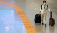 FILE PHOTO: A passenger wearing a protective face mask walks at Fiumicino Airport In Rome, Italy, May 28, 2020.REUTERS / Guglielmo Mangiapane / File Photo
