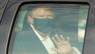 A car with US President Trump drives past supporters in a motorcade outside of Walter Reed Medical Center in Bethesda, Maryland on October 4, 2020. / AFP / ALEX EDELMAN