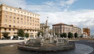 A view shows the Fountain of Neptune as the region of Campania becomes a 'red zone', as part of tougher measures to tackle the spread of the coronavirus disease (COVID-19), in Naples, Italy November 16, 2020. REUTERS/Ciro De Luca
