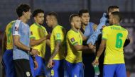 Players of Brazil celebrate after defeating Uruguay 2-0 in a closed-door 2022 FIFA World Cup South American qualifier football match at the Centenario Stadium in Montevideo on November 17, 2020. / AFP / POOL / Raul MARTINEZ