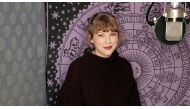 In this handout image courtesy of ABC singer Taylor Swift poses during the 2020 American Music Awards aired from the Microsoft theatre on November 22, 2020 in Los Angeles. AFP Photo / Courtesy of ABC
