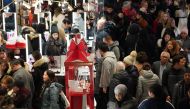 (FILES) In this file photo taken on November 28, 2019 consumers begin their Black Friday specials shopping, as Macy’s opens their doors at 5pm on Thanksgiving Day in New York. / AFP / Bryan R. Smith
