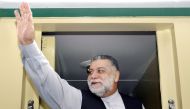 (FILES) In this file photo taken on July 3, 2004, former Pakistani Prime Minister Zafarullah Jamali waves to supporters as he boards a train to return to his home town in southwest province Baluchistan at the Rawalpindi railway station. Mir Zafarullah Kha