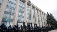 Riot police forces stand guard in front of the government building during a rally to demand the government's resignation and snap parliamentary elections on December 6, 2020 in central Chisinau. AFP / Bogdan TUDOR