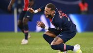 Paris Saint-Germain's Brazilian forward Neymar reacts after getting tackled during the French L1 football match between Paris Saint-Germain (PSG) and Lyon (OL), on December 13, 2020 at the Parc des Princes stadium in Paris. / AFP / FRANCK FIFE